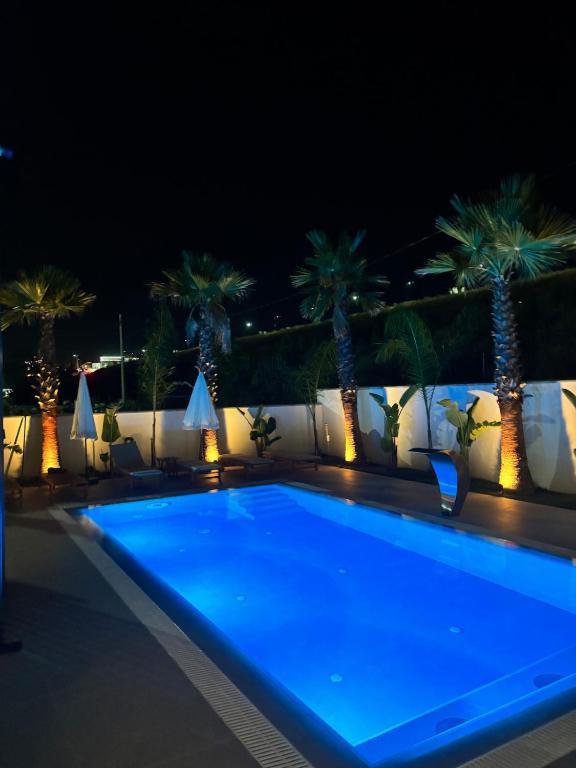 Luxury Pool Villa Paskuqan - Lakeside - Chambres d'hôtes Tirana