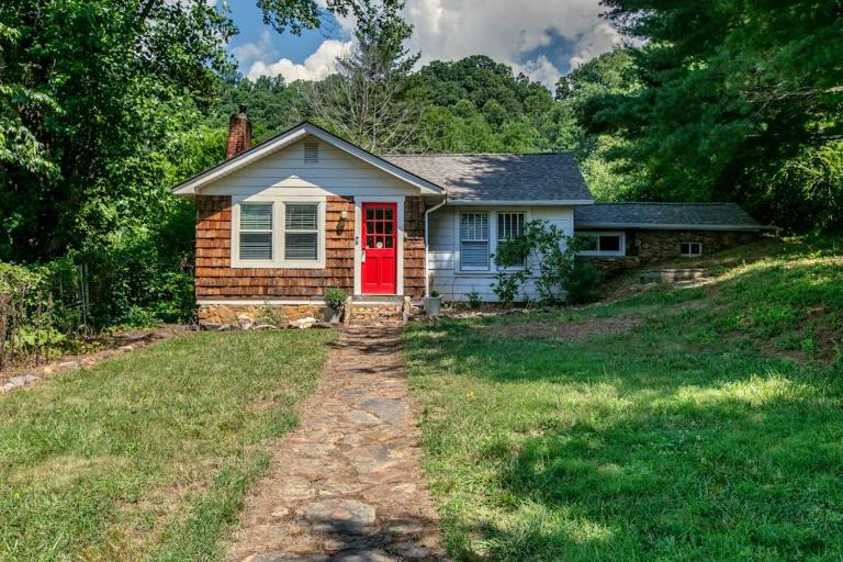 Colorful Cove - B&B Candler
