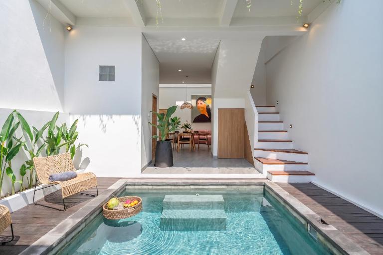 Kutesa Villa - Hidden Retreat with Rooftop & Town Views - Bed and Breakfast Kerobokan