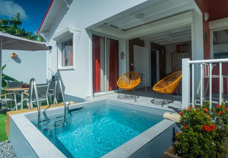 Villa piscine privée Grand-Bourg proche plage - B&B Grand-Bourg