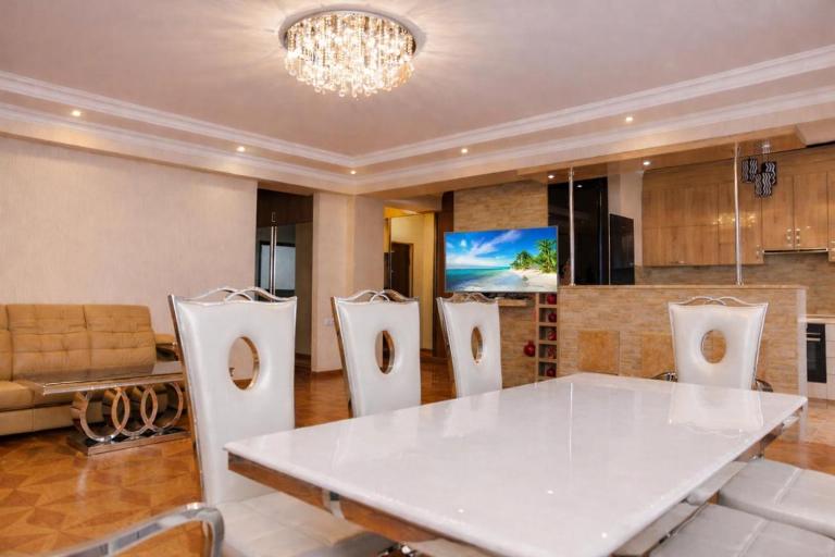 Spacious City Center Apartment 2BR 2BA New Building Balcony - B&B Jerevan