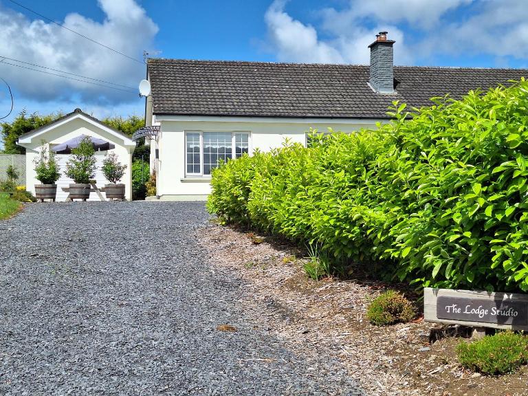 Quiet countryside studio apartment - recently renovated and amazing views - B&B Athboy
