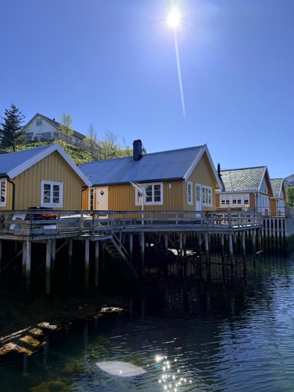 Yellow Waterfront Haven, Sørvågen - Ferienwohnung Sørvågen