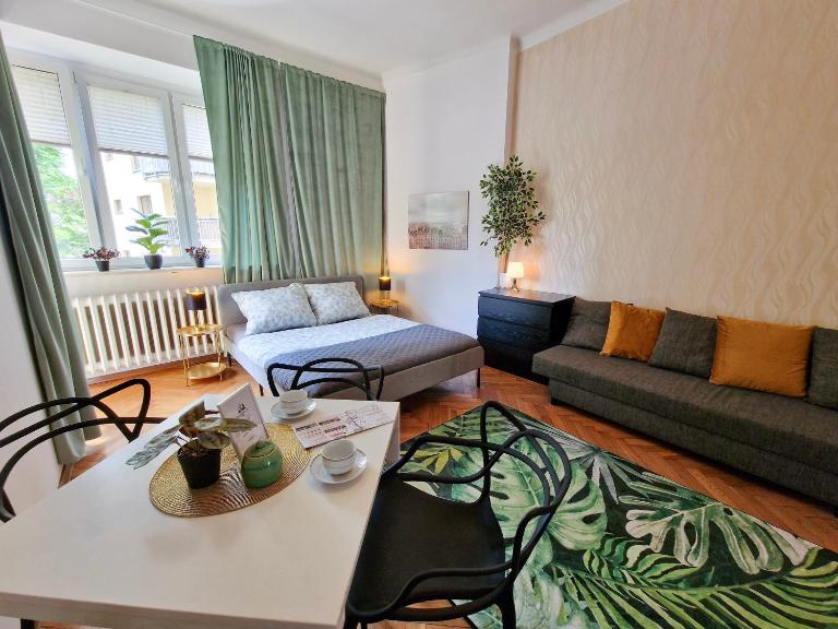 The Essence of Lodz (3) 15ppl Free Parking - B&B Lodz