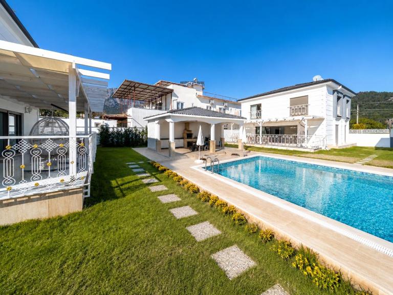 Luxury Villa in a Peaceful Neighborhood with Pool - B&B Antalya
