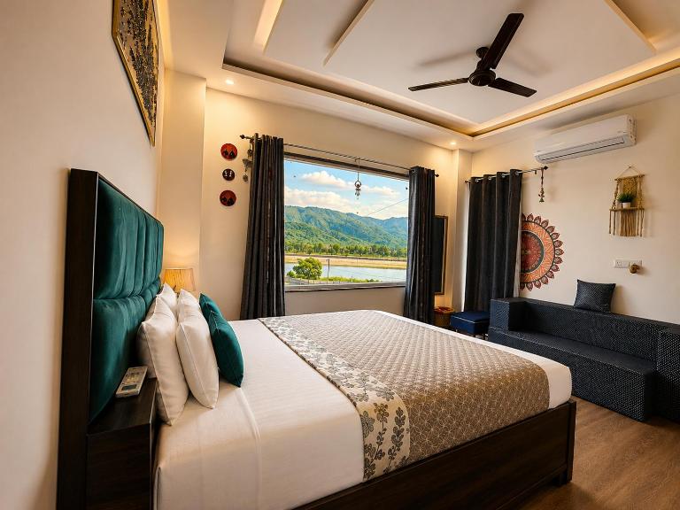 Advaitam Ganga & Hill View Homestay by the Ganges Ghat - Luxury 3 BHK - B&B Rishīkesh