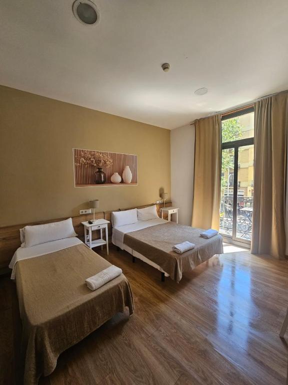 Hostal Delfos - B&B Barcellona