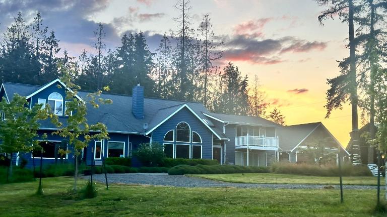 ElkLandia The Olympic Peninsula's Premier Luxury Estate for Gatherings - B&B Sequim