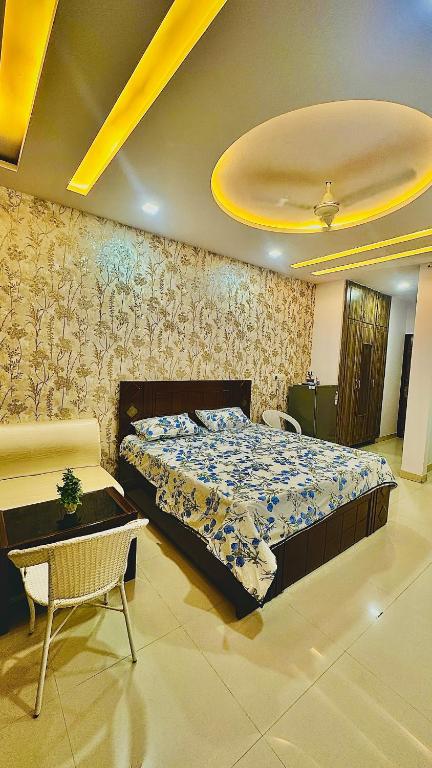 Cozy Studio Private Balcony Near Airport GT & WTP - B&B Jaipur