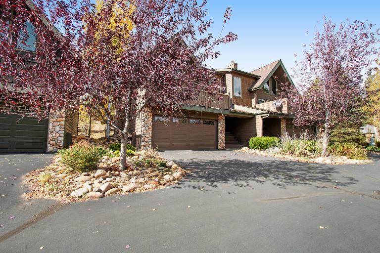3BR Three-story home with epic mountain views & fireplace - Bed and Breakfast Estes Park