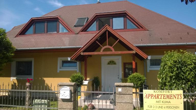 Biró Apartmanház - Bed and Breakfast Balatongyörök