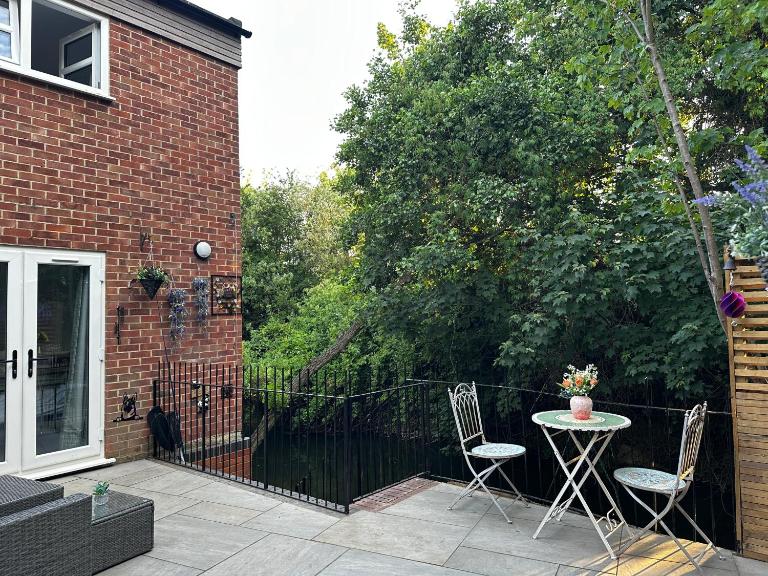 2 Bedroom Near Oxford Colleges Station City Center Riverside Garden House Sleeps 4 - Chambres d'hôtes Oxford