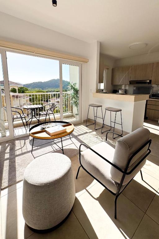 PH Palash Tower - B&B Rousseau