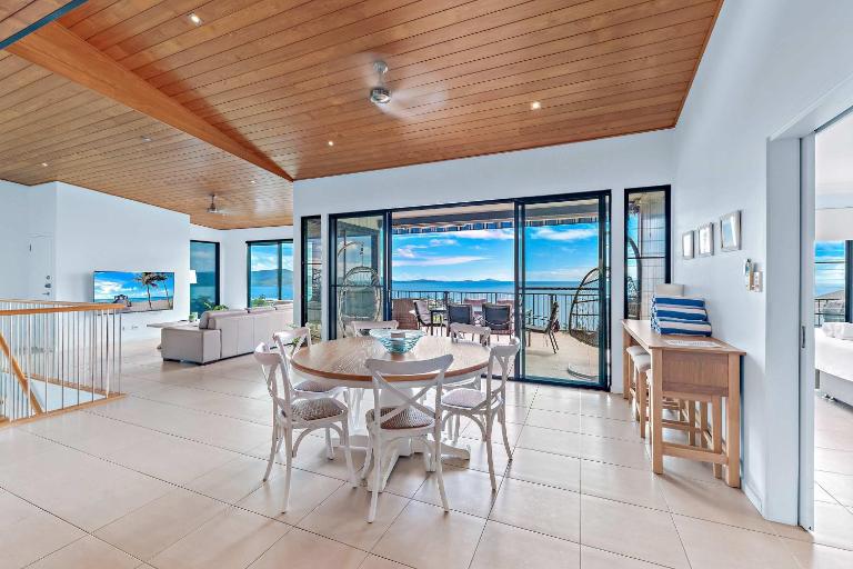 Holiday on The Horizon Airlie Beach Holiday Home - Chambres d'hôtes Airlie Beach