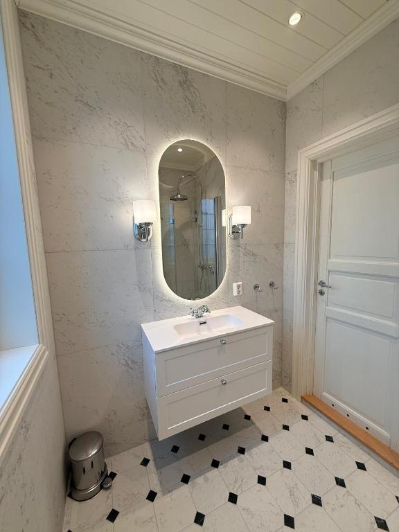 Nyoppusset leilighet i klassisk hus! - B&B Lillehammer