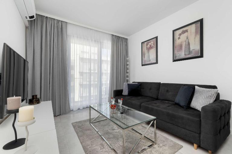 Nowoczesny Apartament z Balkonem Blisko Plaży by Noclegi Renters - Ferienwohnung Misdroy