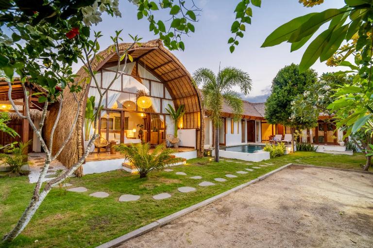 Villa Banten - Spacious 2BR with Pool - B&B Gili Air