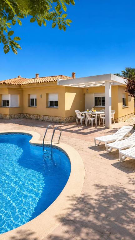 Casa Sastre - "Pet Friendly - Piscina Privada - Playa - BBQ - Parking - Delta de l'Ebre - Riumar" - B&B Riumar