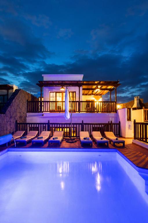 Villa Vista Rey - 6 Bedroom - Heated Pool - Amazing Views - Pool Table - Vista Lobos - Playa Blanca - B&B spiaggia di Blanca