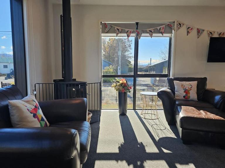 Glenbrook Retreat Twizel - New Build, Walk to Town, Fire, Sleeps 5, Wi-Fi - Ferienwohnung Twizel