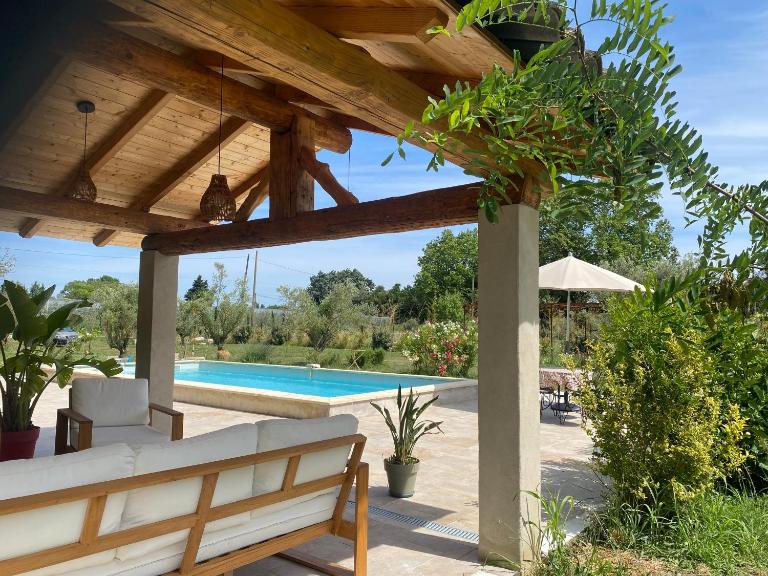 L'Aube - Bed and Breakfast Caumont-sur-Durance
