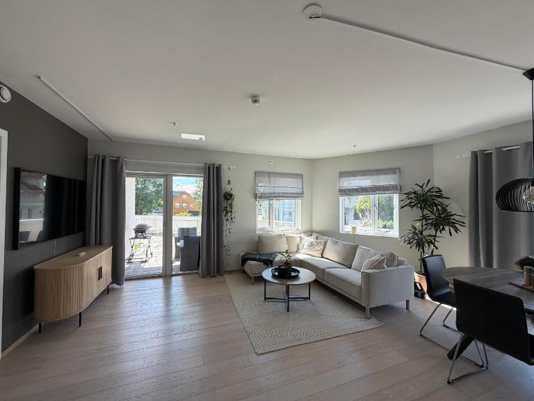 Central Modern Apartment, Walk to Beach & City Centre - Bed and Breakfast Kristiansand