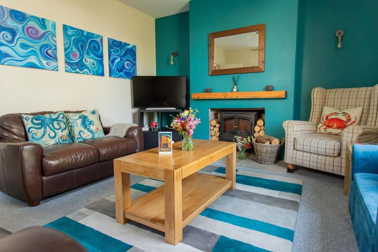 Dog Friendly Cosy Coastal Cottage with Sea Views - B&B Portland