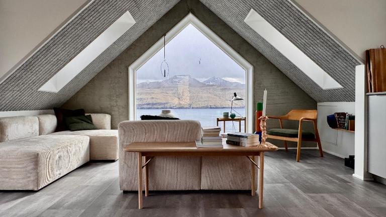 Beitisstova - Mesmerizing Sea & Mountain Views - Ferienwohnung Stykkið