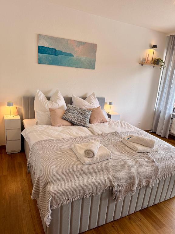 Uferglanz - Balcony, view, sparkling wine, snacks - B&B Koblenz