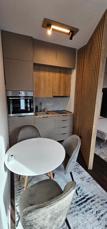 Modern, cozy, central studio with garage - B&B Kolašin