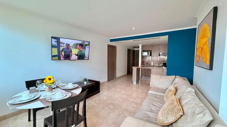 Apartment with parking and breakfast included - B&B Guayaquil