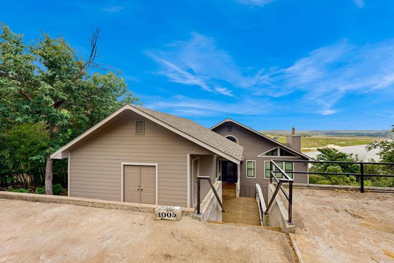 Spacious Lakefront Hideaway with Decks, Grill, Billiards, Tennis & Pool - B&B Spicewood