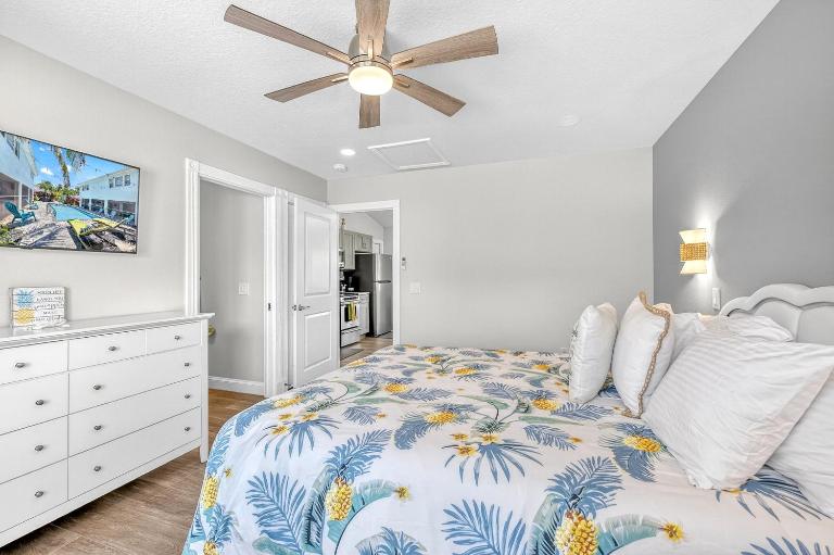 New Listing - Dates Available Now! Beach & Village, Pool, Dock, Game Room! - B&B Siesta Key