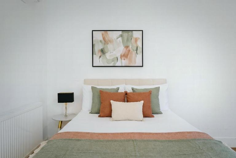 Hububb Steps from the Hyde Park with Terraces and Cool AC - B&B Londra