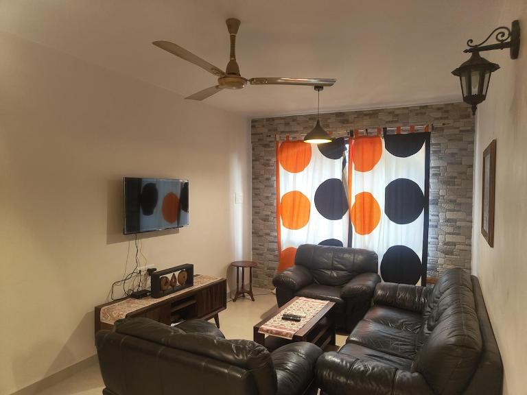 Exquisite 2BHK by the Beach Walk to the Waves - B&B Benaulim