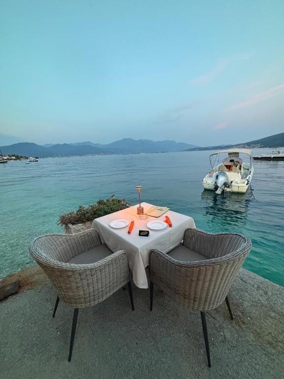 Monti Apartments - B&B Ðenovići