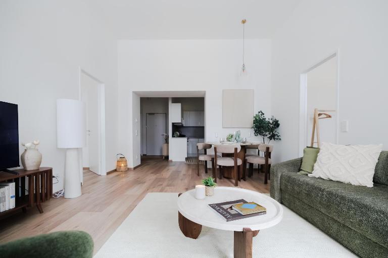 Designer Apartment - 10 min City Center - U3 Metro - Bed and Breakfast Wenen