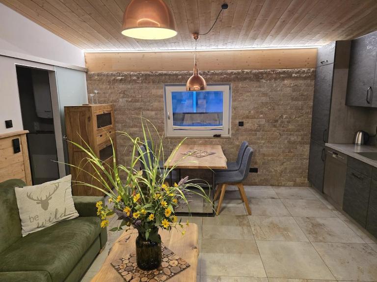 Stilvolles Ferienhaus mit Terrasse Garten und Whirlpool - B&B Simbach am Inn