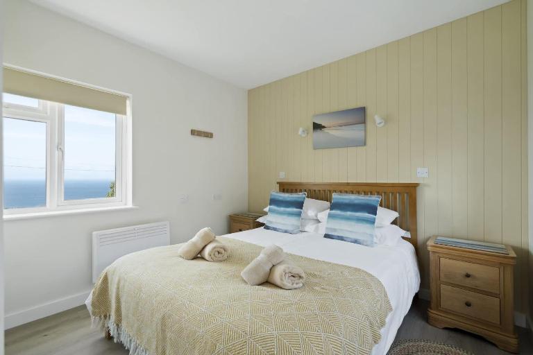 Clifftop Home Panoramic Sea View Garden Parking - B&B Sennen