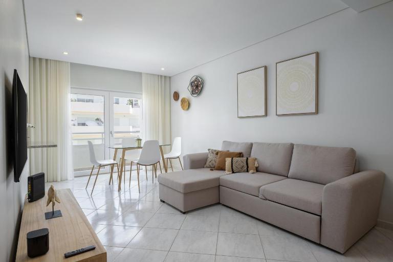 Nuri Beach - Near the beach with pool by HD - Chambres d'hôtes Vilamoura