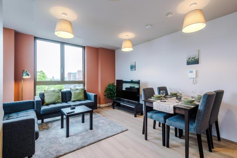 2BDR Old Trafford Free Parking Rooftop Terrace - B&B Manchester