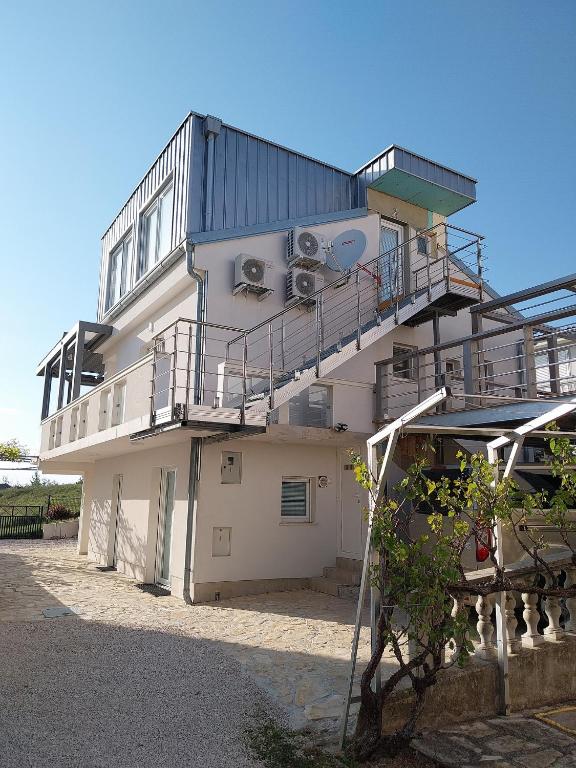Apartmani Lalu - B&B Rtina