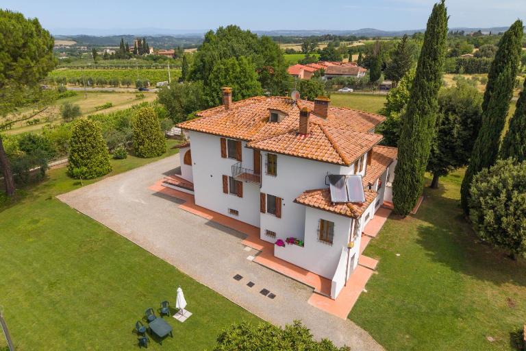 Sundara Apartment strategic Tuscan base near Siena, San Gimignano and Chianti - B&B Poggibonsi