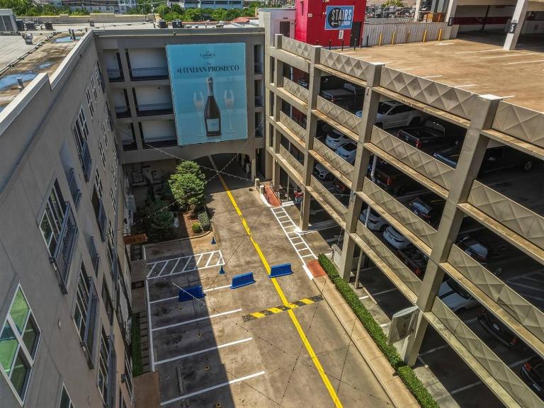 West Village 2BR Katy Trail & Dining, Parking - B&B Dallas