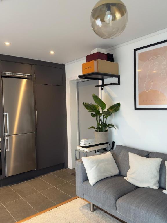 Modern cosy flat close to Stockholm city - B&B Stockholm