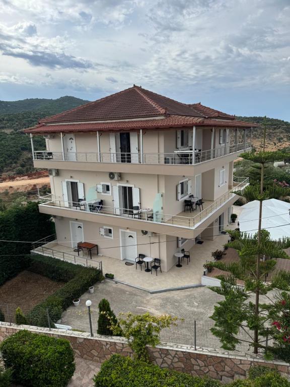 Vila Ervin First Floor - B&B Ksamil