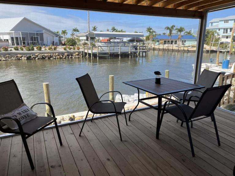 Canal Suite with Water views - B&B Saint James City