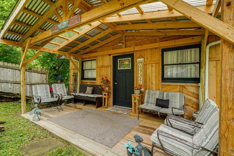 Riverfront Retreat 7 Miles From Ft Leonard Wood - B&B Dixon