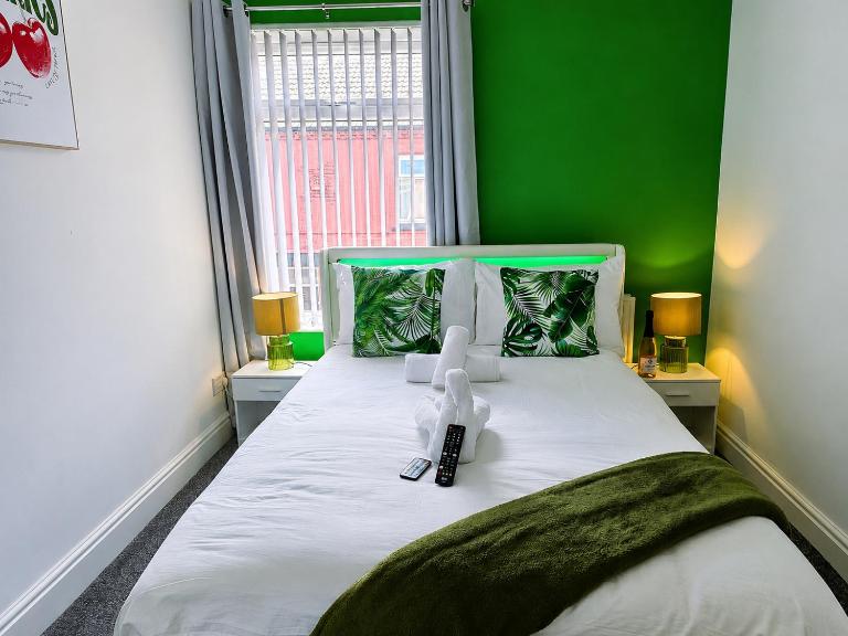 Liverpool Dockside House with free Parking - Bed and Breakfast Litherland