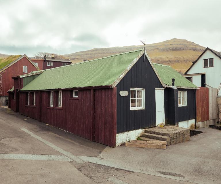 Jógvansstova - 2BR House - Explore the North - Bed and Breakfast Leirvík